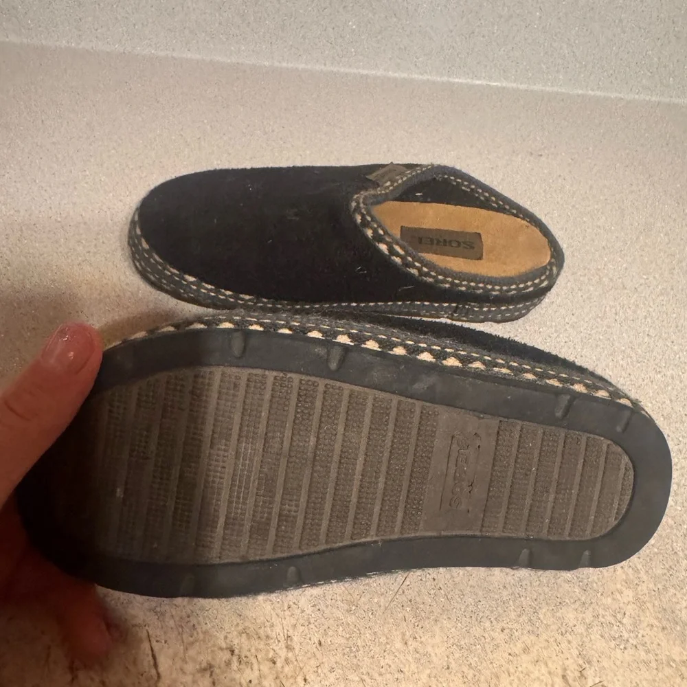 Sorel Kids Black woolen clogs slip on size 1